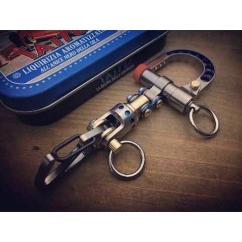 EDC KEYCHAIN BI-CARABINER